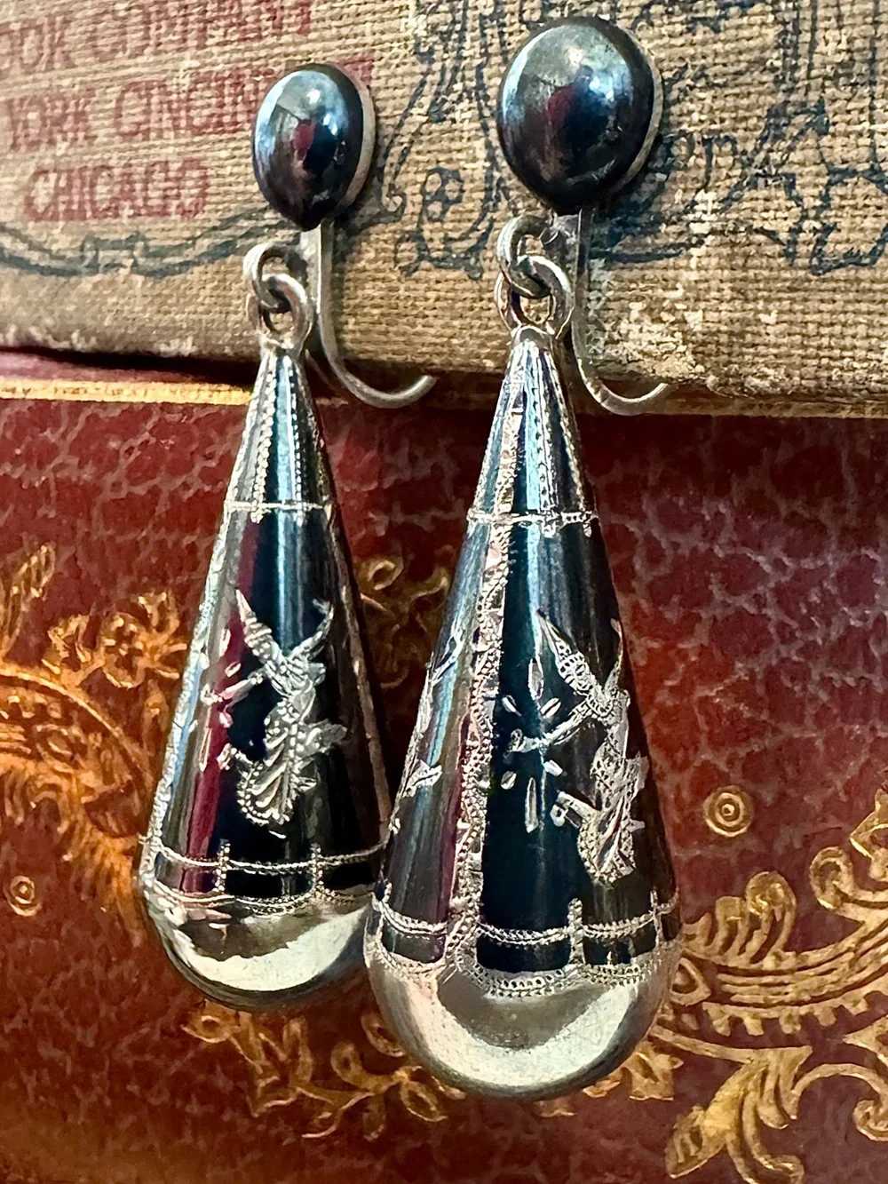 Vtg Siam Sterling Silver Niello Cone Screw Back Earrings – Goddess & Angel